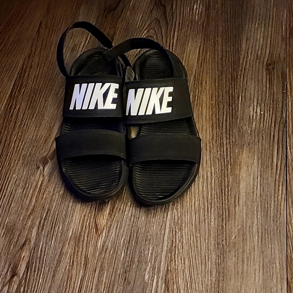 Women's Nike Tanjun sandals